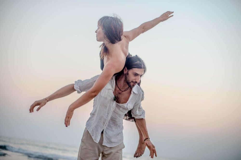 От человека делающего — к человеку присутствующему: 6 причин пробуждения уверенности и доверия к жизни при занятиях контактной импровизацией