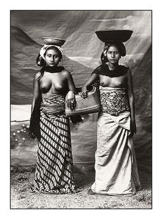 Девушки с острова Бали (1920-е; Tropenmuseum of the Royal Tropical Institute, Amsterdam)