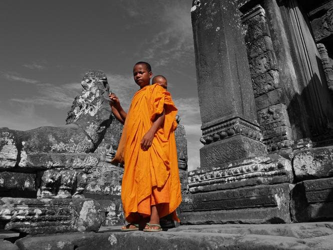 theravada thumb