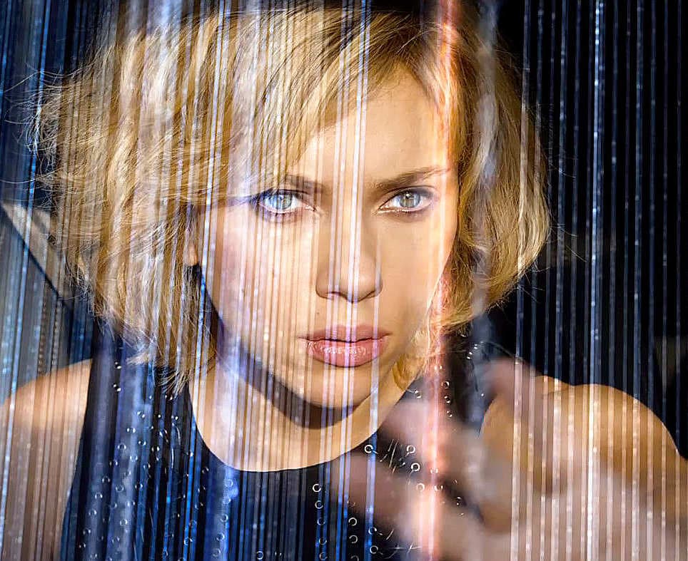 lucy-scarlett-johansson-picture1