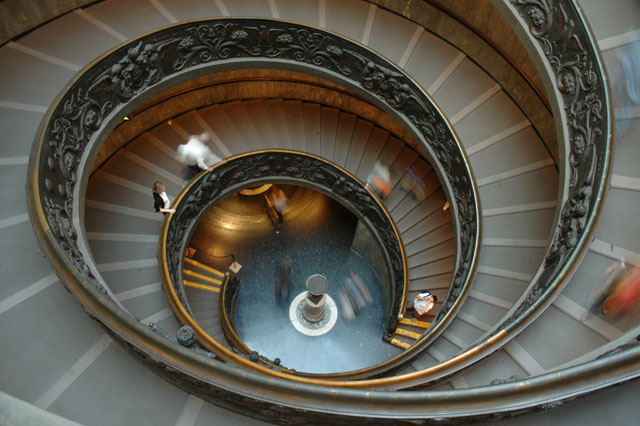 Birds_eye_view_of_the_stairs